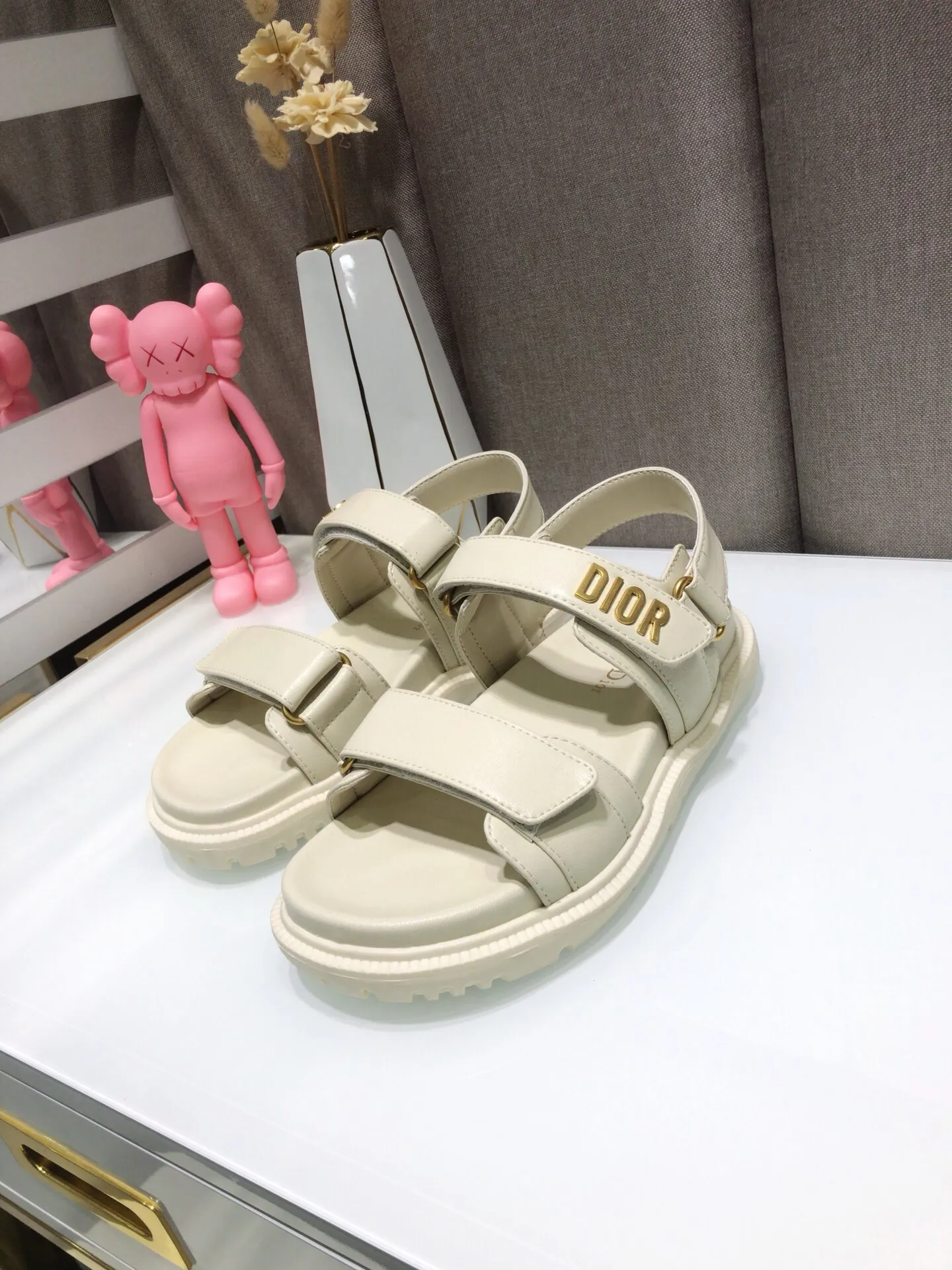 👟👟Ex-factory price P460👟👟 Women's shoes factory Dior Dior 2021 spring and summer catwalk new style Ract thick-soled casual women's shoes CD letter logo hardware buckle open-toe sandals Stars' same style flat-bottomed round-toe retro beach shoes Top version on the market Material: imported calfskin upper/imported metal cowhide + cowhide feet + water-dyed sheepskin lining + original molded T👟👟Ex-factory price PU outsole Size: 35-40 (customized for 40, non-refundable)